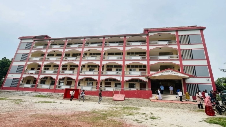 মাদ্রাসা শিক্ষকের সাড়ে ১৭ দিনের বেতন কর্তন ইউএনও মোনাববর হোসেনের নির্দেশ।...