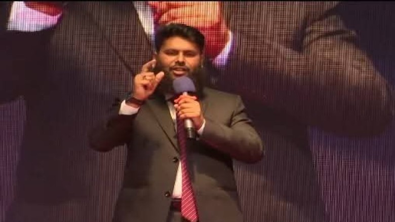 কথায় অনুপ্রেরণা, কাজে পরিবর্তন—মাহবুব আলমের নতুন পথচলা